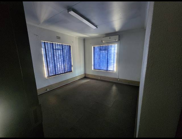 2,400M² WAREHOUSE TO LET IN WADEVILLE